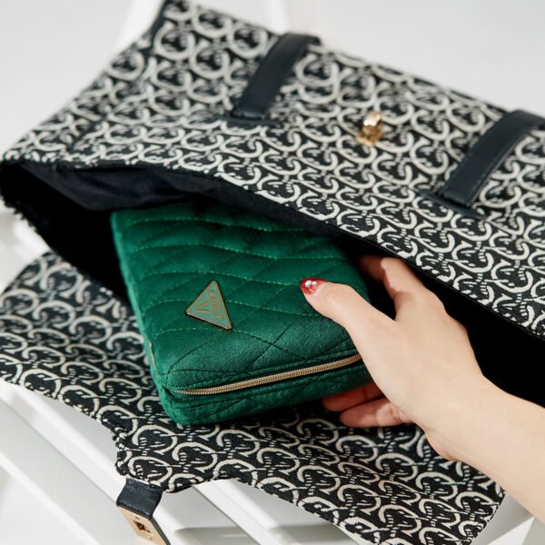 Elegant & Luxurious Travel Jewelry Box — Your Jewelry’s Trusted Companion on the Go - Image 4
